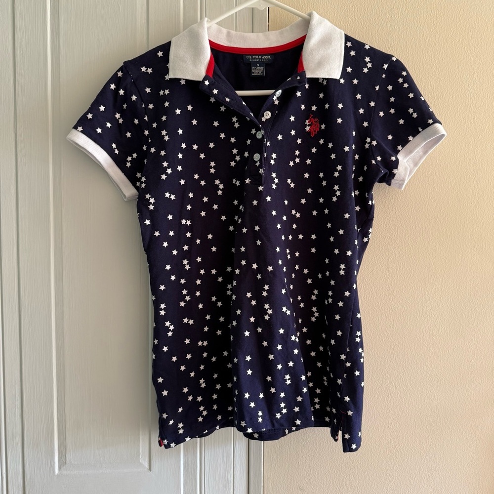 US.POLO ASSN. Womans Blue Shirt With Stars White Collar Trimmed In Red SZ S‎ top